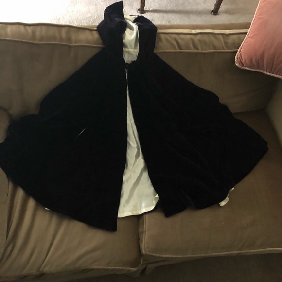 🎃COPY - Vintage Neiman Marcus “Helena” Hooded Cape- 502. $100 or $80 w/offer - Picture 1 of 5